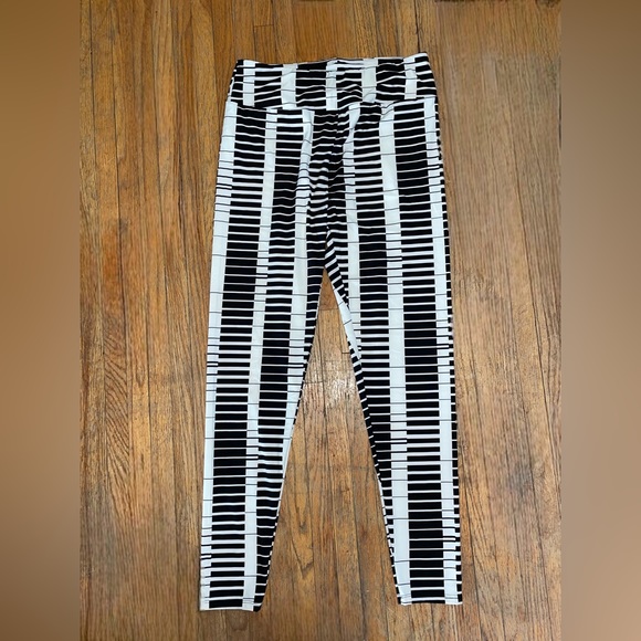 LuLaRoe Pants - LULAROE TC LEGGINGS • PIANO KEYS • BLACK & WHITE • BUTTERY SOFT • FLEXIBLE • NWT